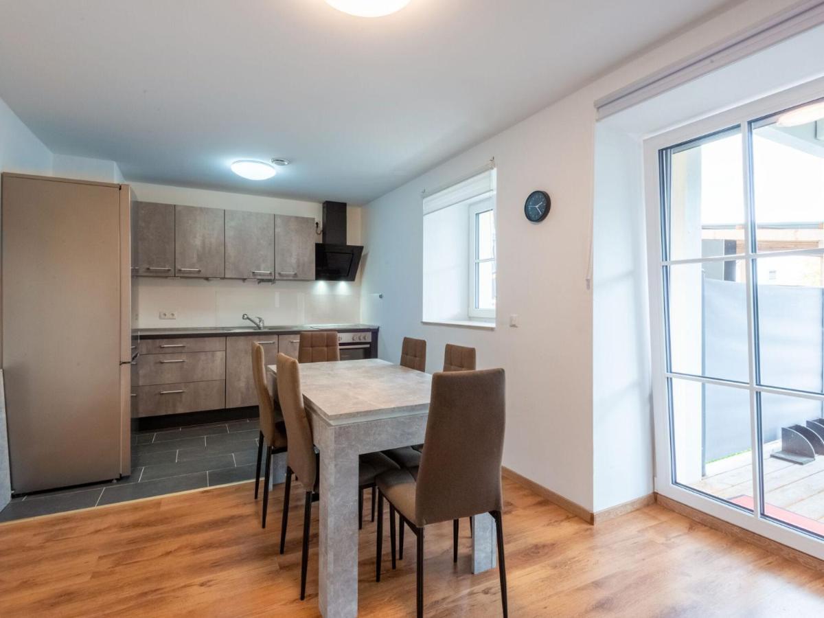 Apartment With Terrace In An Ideal Location Haunsheim Bagian luar foto