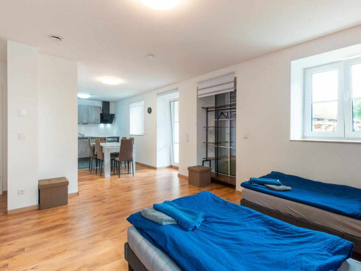 Apartment With Terrace In An Ideal Location Haunsheim Bagian luar foto