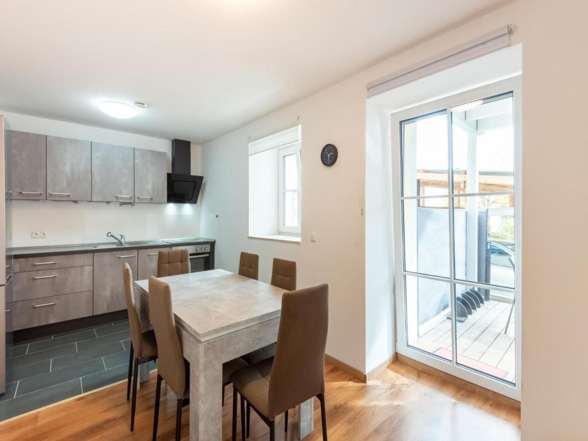 Apartment With Terrace In An Ideal Location Haunsheim Bagian luar foto